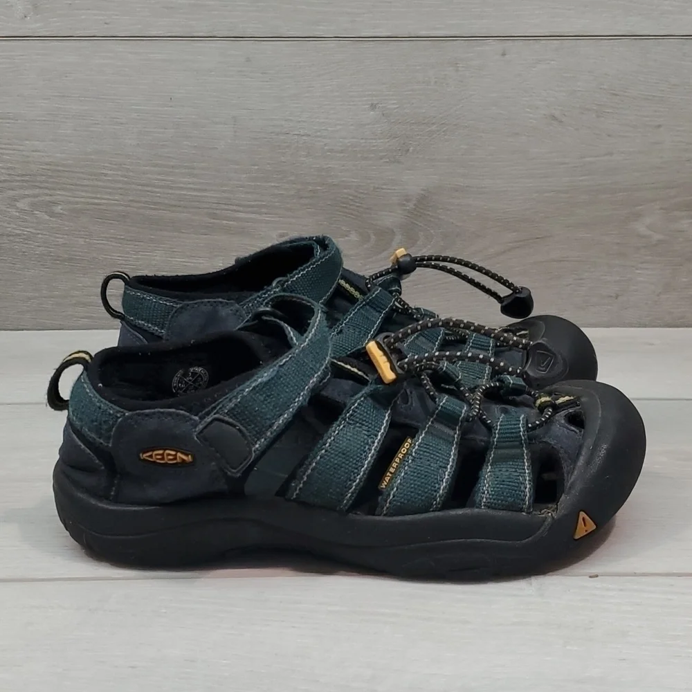 Keen Outdoor Big Kids Youth Sandals Shoes Waterproof Hiking Comfort sz 3